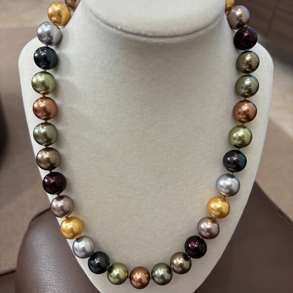 Kenneth Jay Lane (KJL) Necklace Faux Multicolor Earth Tone Big Pearl Necklace - Picture 3 of 10